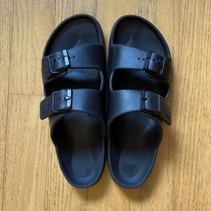 Like New, Men’s Black Buckle Sandals/Slides, Size 10